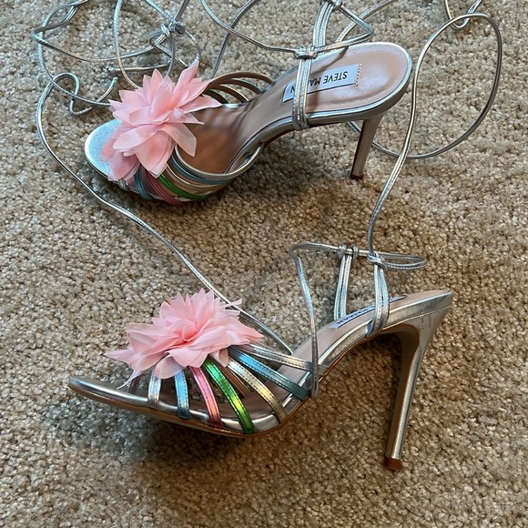 Steve Madden Jolisa heeled sandal silver leather floral wrap around ankle shoe - Picture 4 of 7